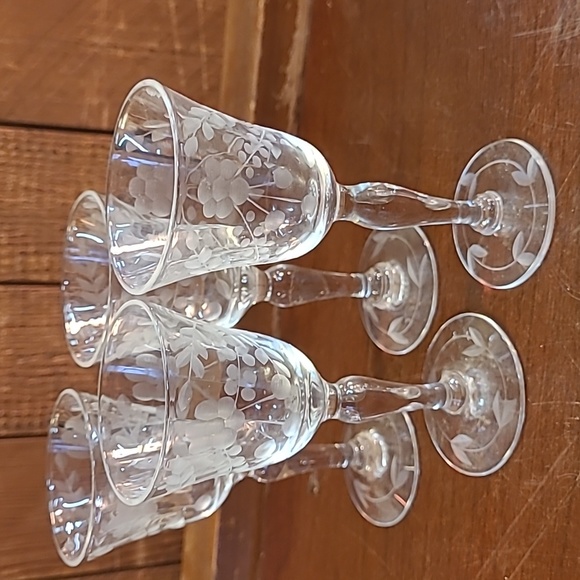 Elegant Etched Crystal Glass Cordial Cocktail Glasses - Picture 7 of 7
